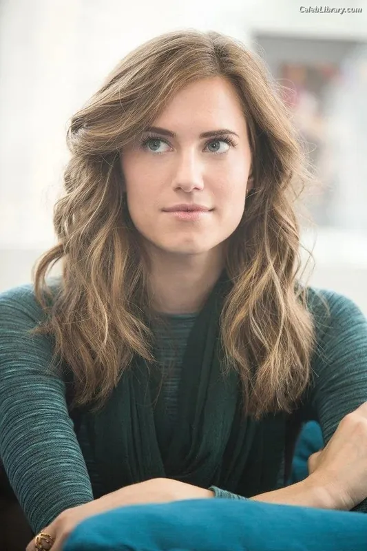 Allison Williams photo 7 of 107