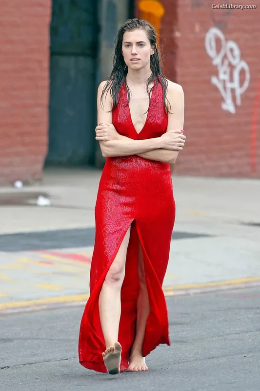 Allison Williams photo 18 of 107