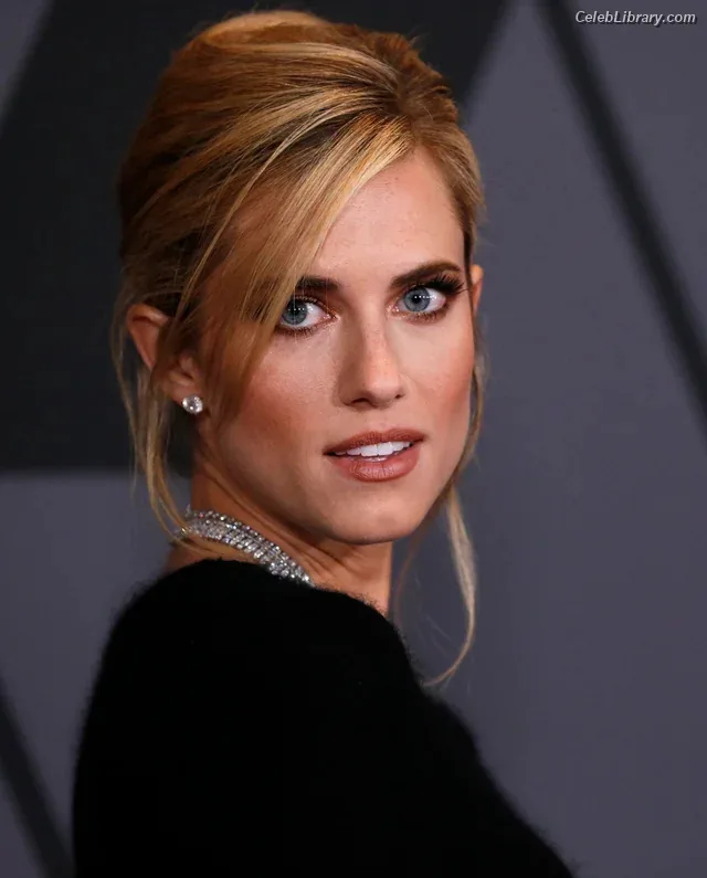 Allison Williams photo 19 of 107