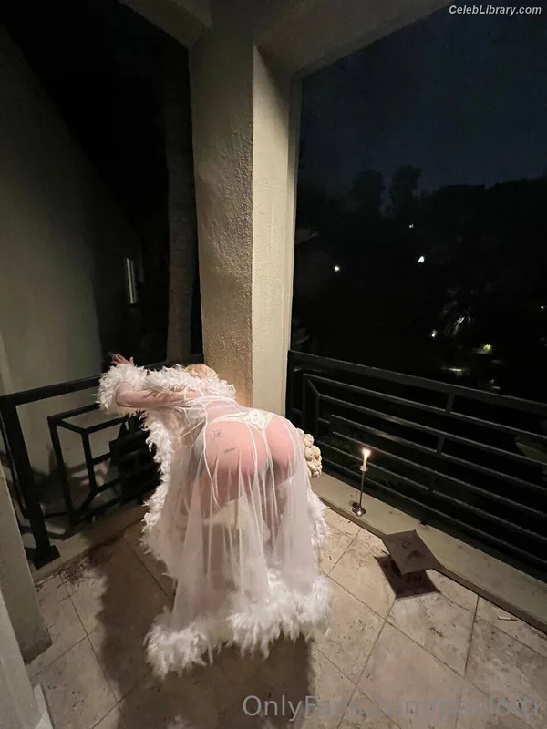 Ally Lotti photo 5 of 420