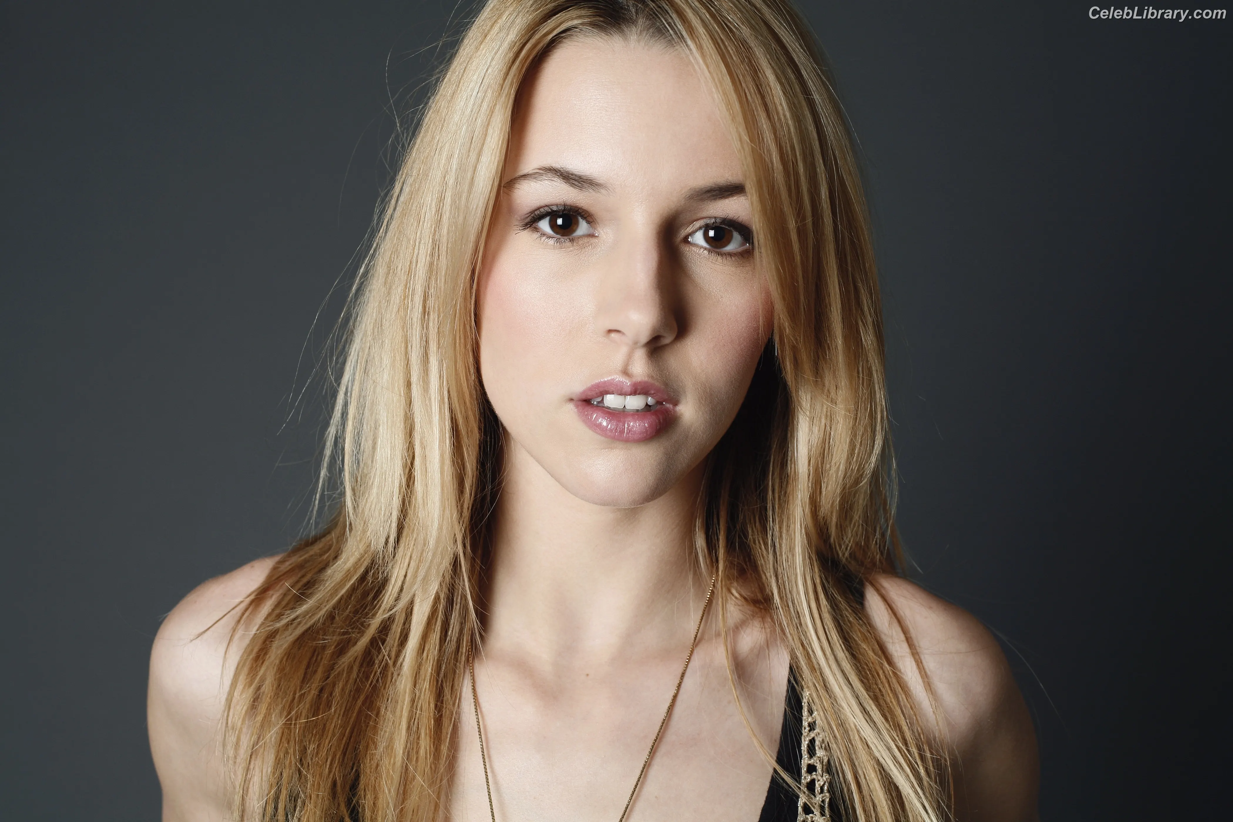 Alona Tal photo 11 of 47