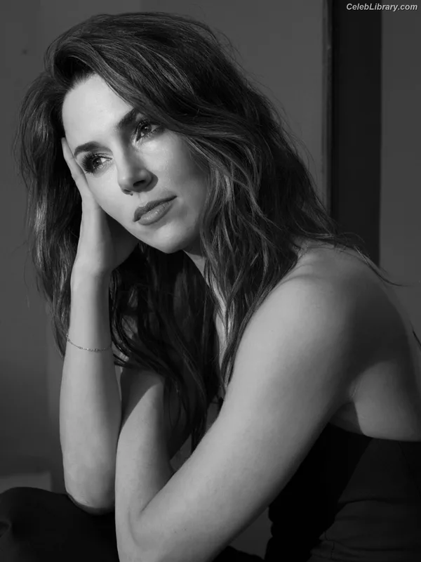 Alona Tal photo 15 of 48
