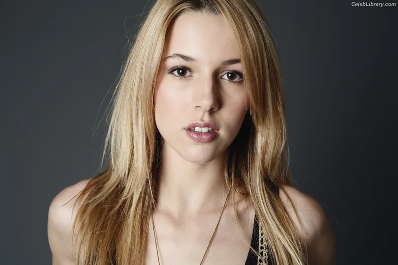 Alona Tal photo 11 of 48
