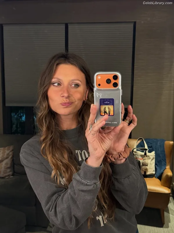 Aly Michalka photo 4 of 294