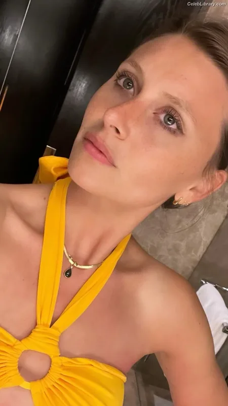 Aly Michalka photo 16 of 294