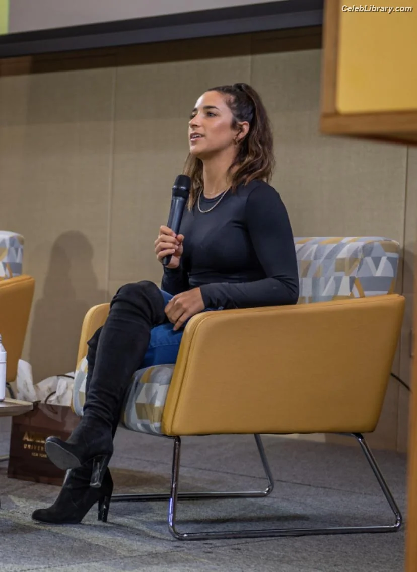 Aly Raisman photo 7 of 424