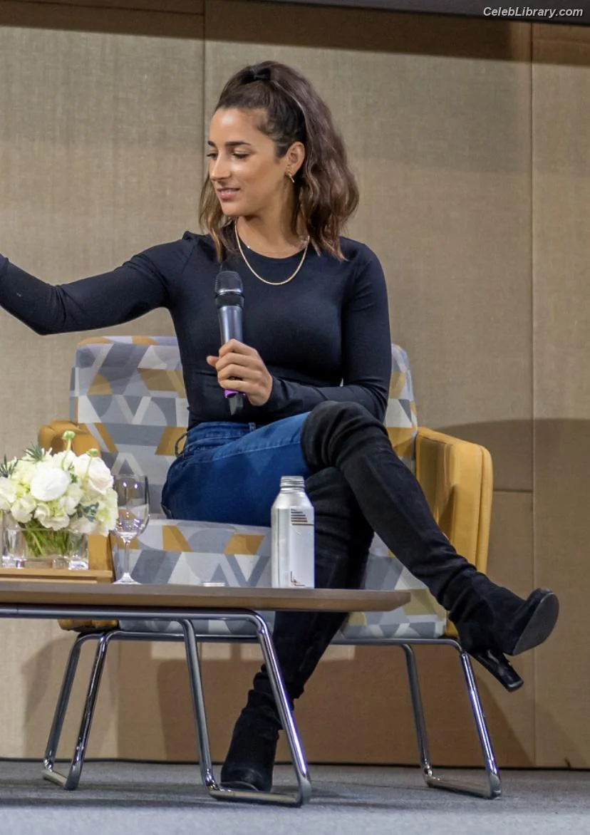 Aly Raisman photo 21 of 424