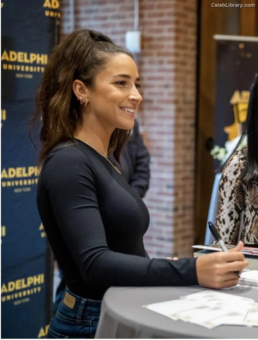 Aly Raisman photo 21 of 424