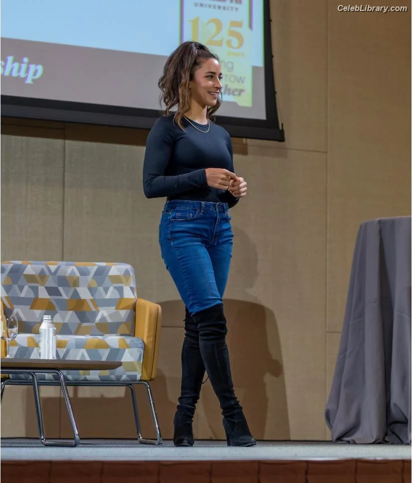 Aly Raisman photo 19 of 424