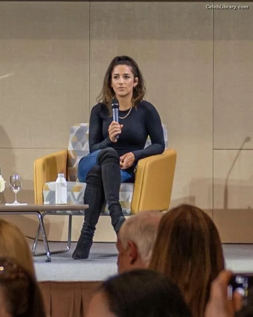 Aly Raisman photo 6 of 425
