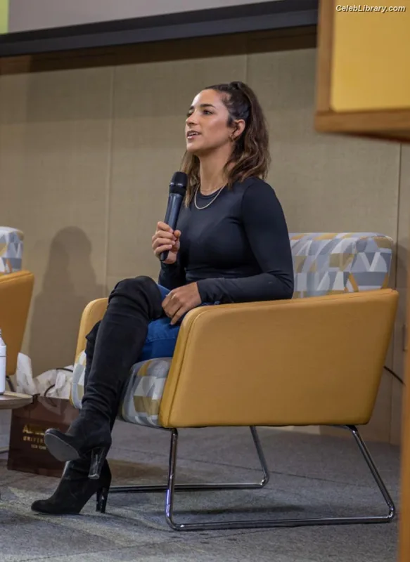 Aly Raisman photo 7 of 425