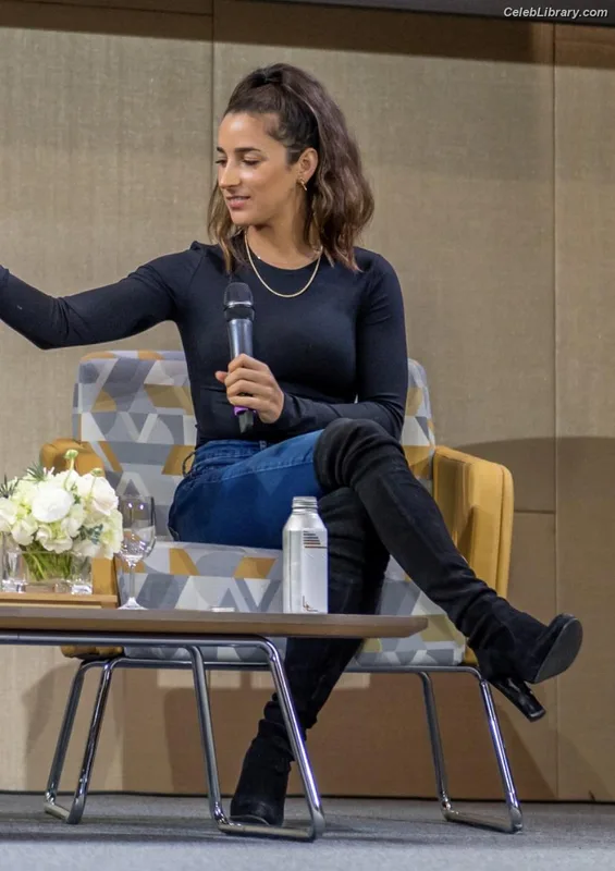 Aly Raisman photo 21 of 425