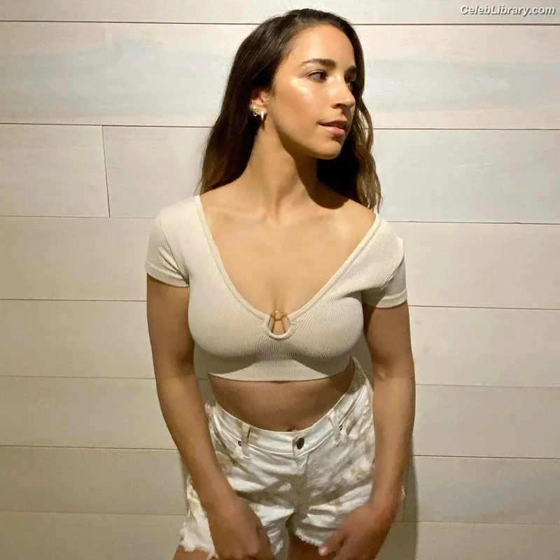 Aly Raisman photo 4 of 425