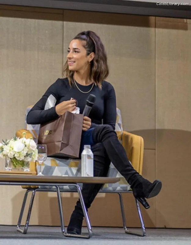 Aly Raisman photo 7 of 425