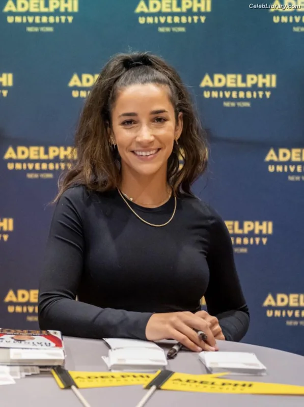 Aly Raisman photo 15 of 425