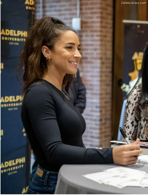 Aly Raisman photo 21 of 425