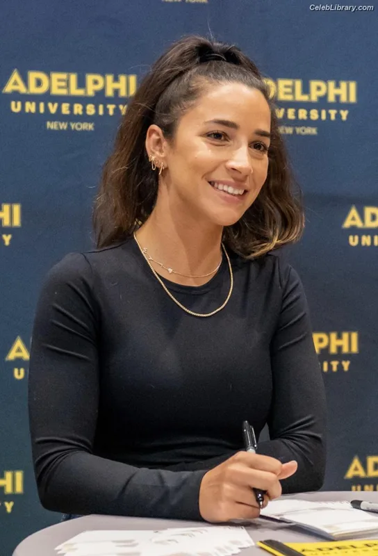Aly Raisman photo 24 of 425