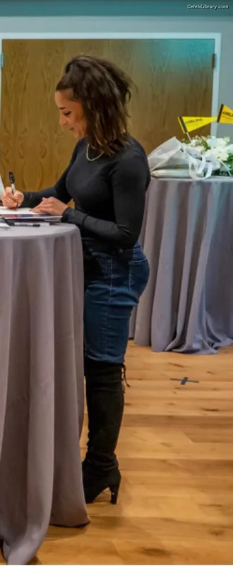 Aly Raisman photo 5 of 425