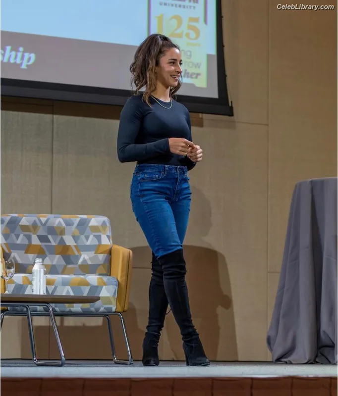 Aly Raisman photo 19 of 425
