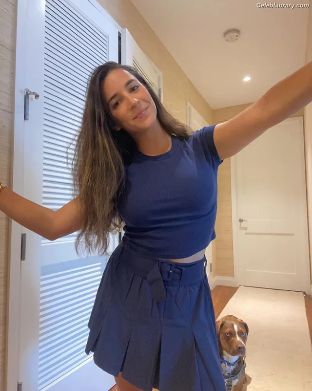 Aly Raisman photo 1 of 425