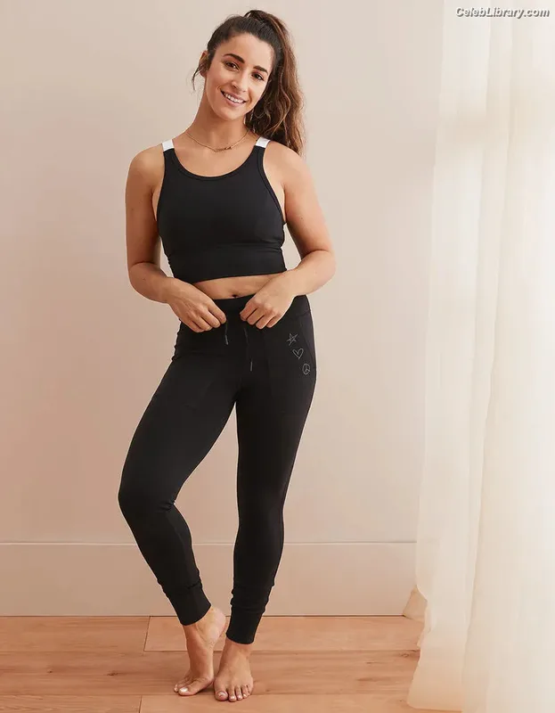 Aly Raisman photo 2 of 425