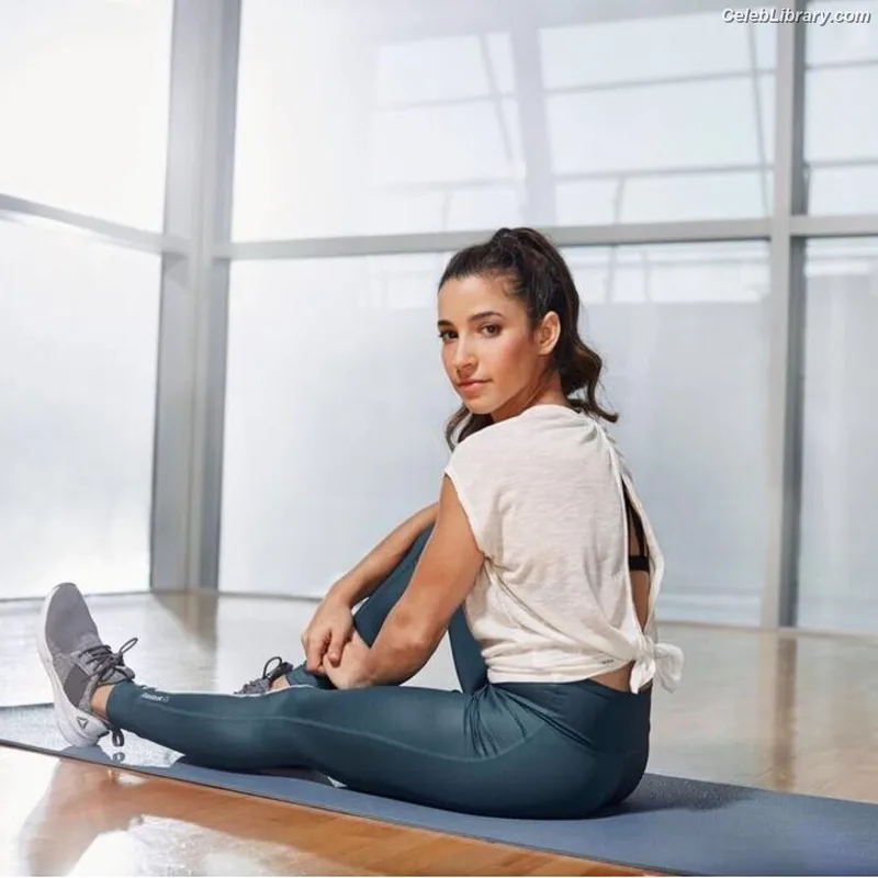 Aly Raisman photo 7 of 425