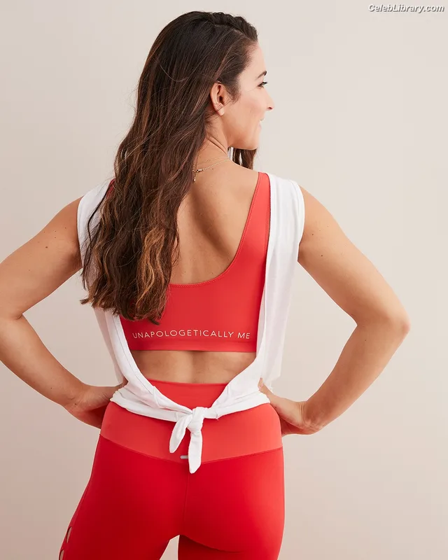 Aly Raisman photo 16 of 425