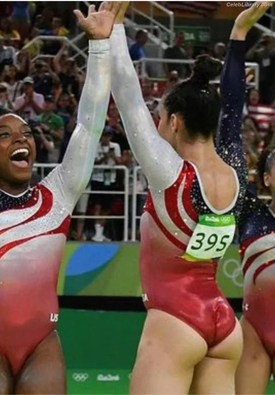 Aly Raisman photo 21 of 425