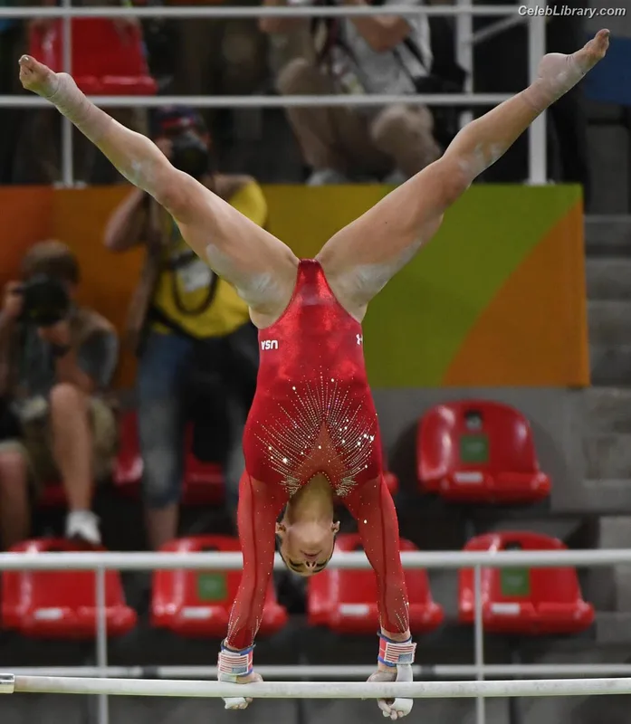 Aly Raisman photo 3 of 425