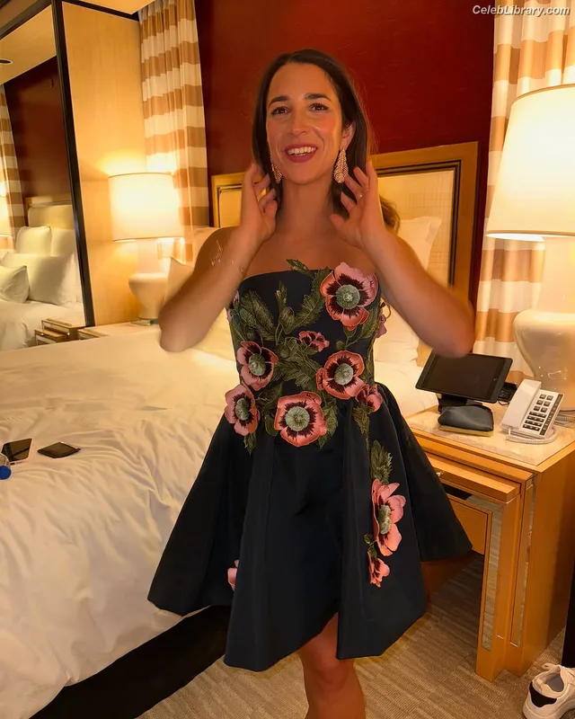 Aly Raisman photo 9 of 425