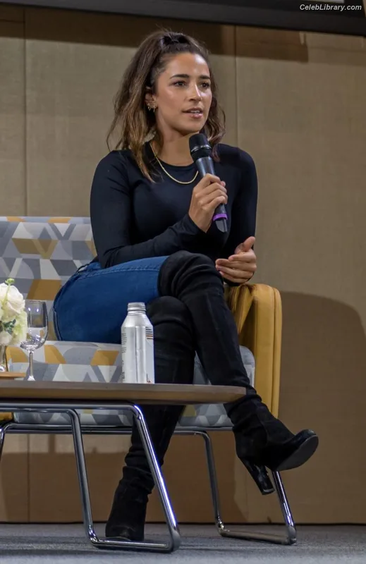 Aly Raisman photo 7 of 425