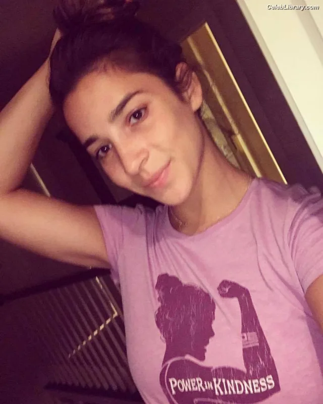 Aly Raisman photo 8 of 425