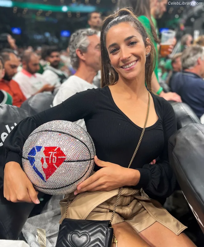 Aly Raisman photo 22 of 425