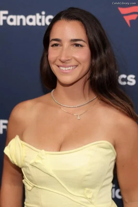 Aly Raisman photo 23 of 425