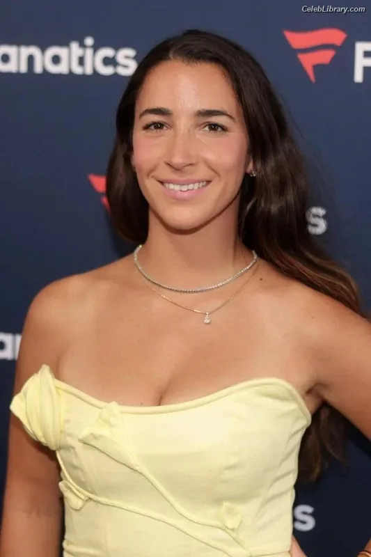 Aly Raisman photo 1 of 425