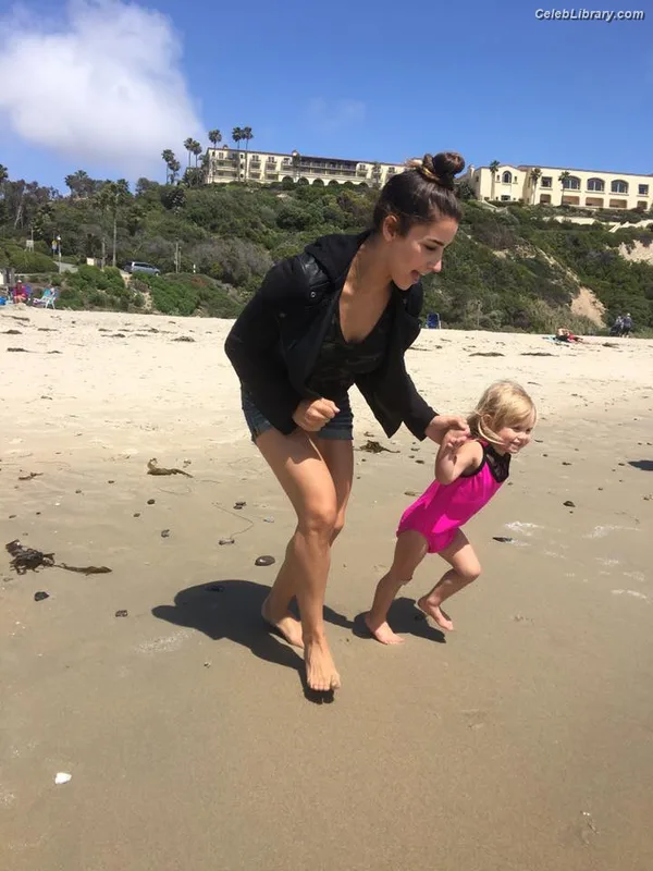 Aly Raisman photo 17 of 425