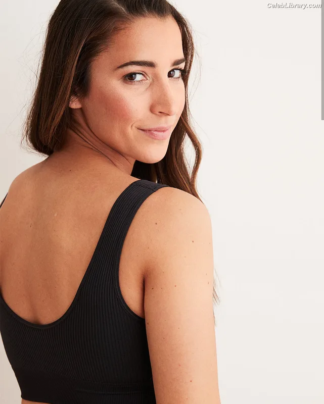 Aly Raisman photo 18 of 425