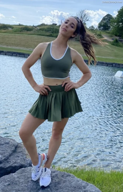 Aly Raisman photo 9 of 425