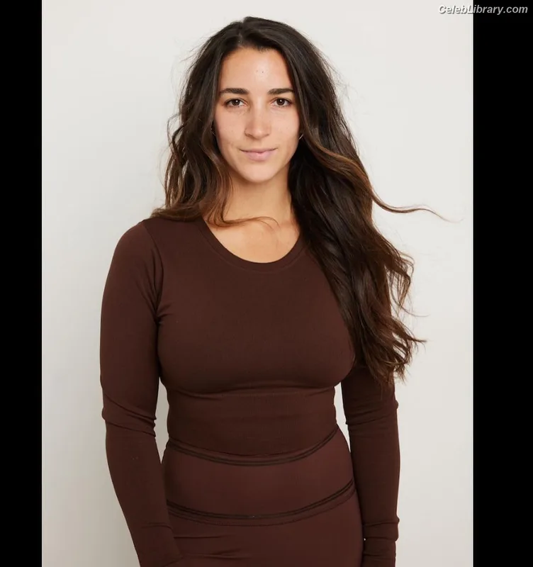 Aly Raisman photo 2 of 425
