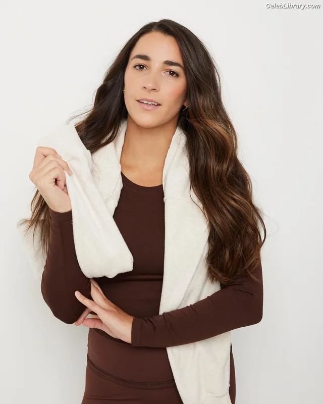 Aly Raisman photo 11 of 425