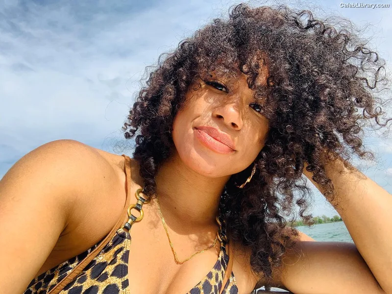 Alycia Baumgardner photo 1 of 231