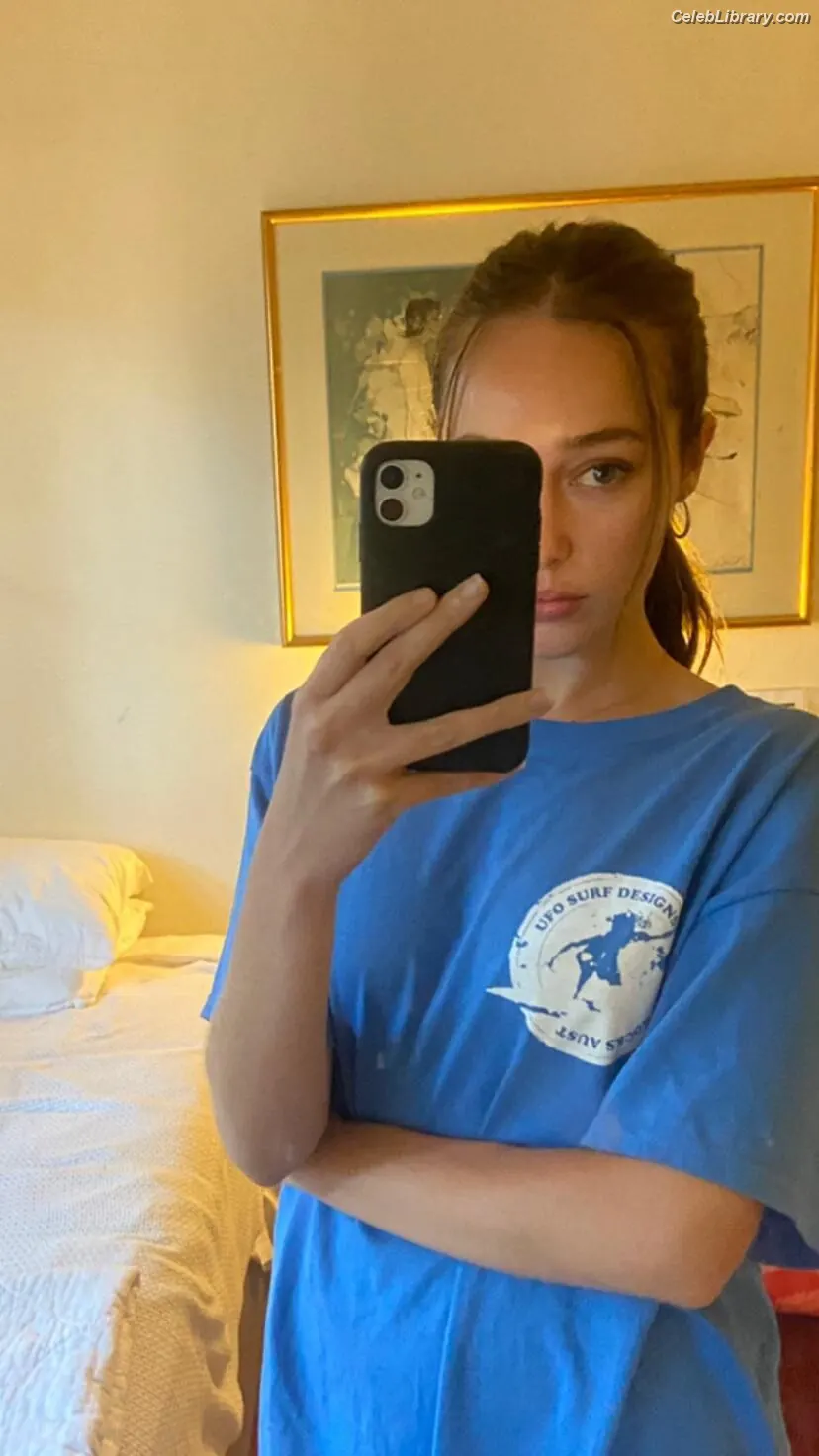 Alycia Debnam Carey photo 3 of 1335