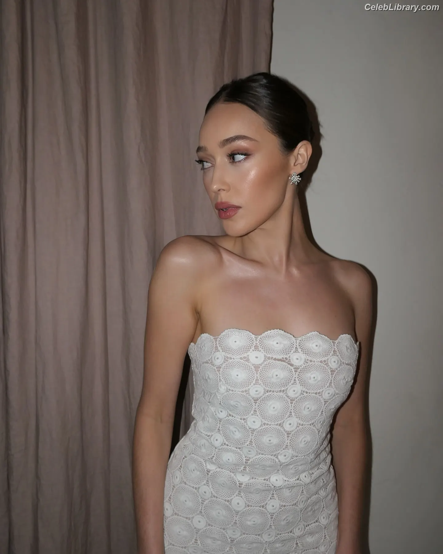 Alycia Debnam Carey photo 11 of 1335