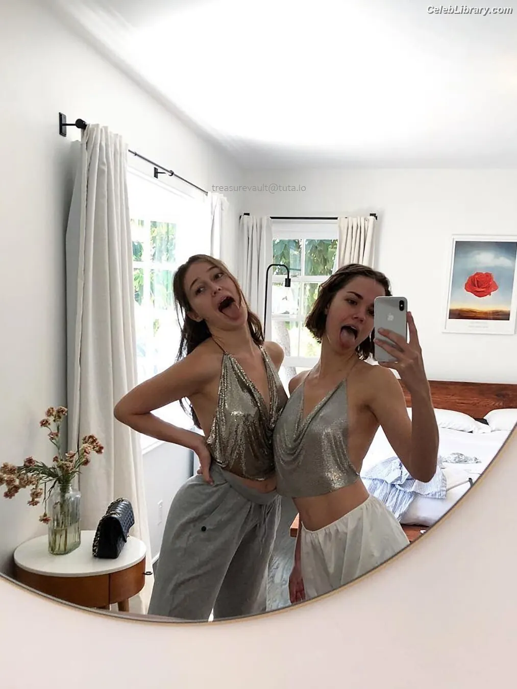 Alycia Debnam Carey photo 2 of 1335