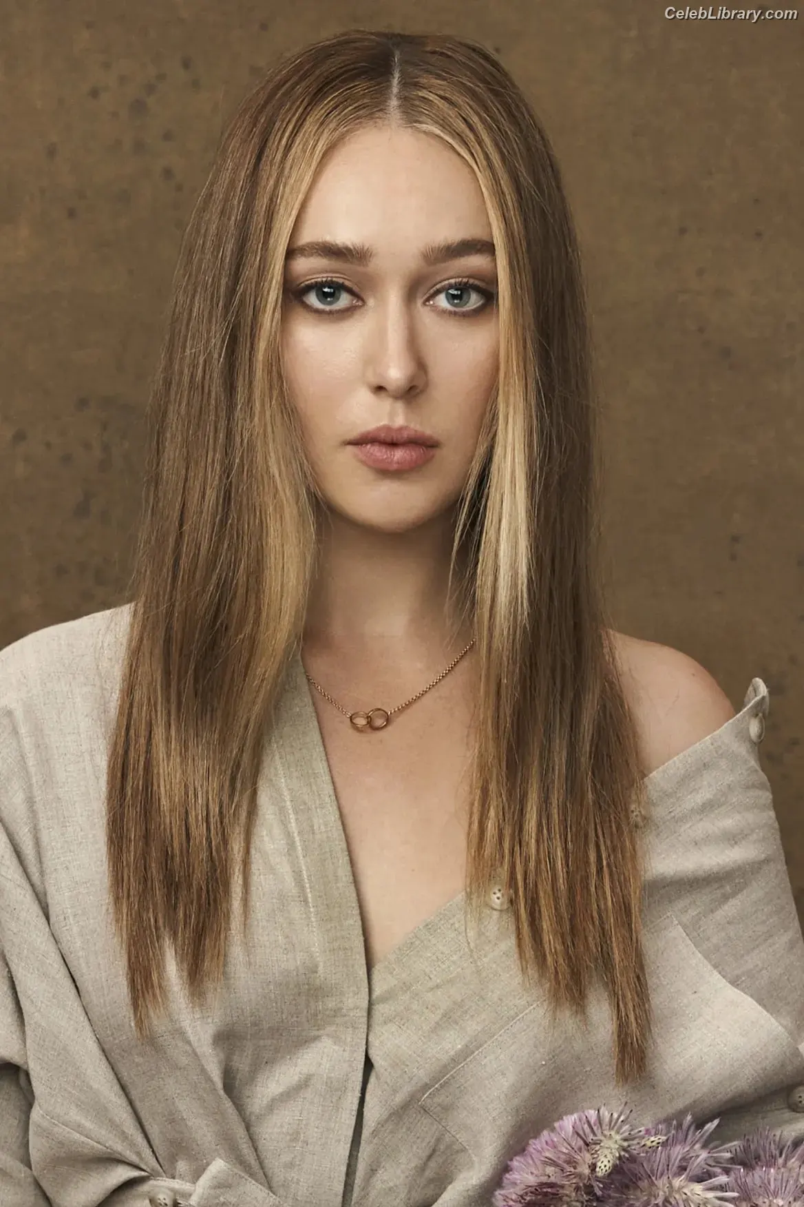 Alycia Debnam Carey photo 17 of 1335