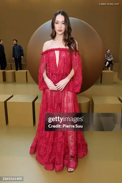 Alycia Debnam Carey photo 15 of 1335