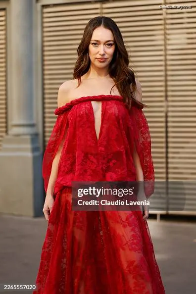Alycia Debnam Carey photo 2 of 1335