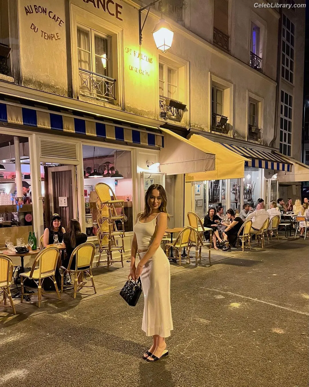 Alycia Debnam Carey photo 17 of 1335