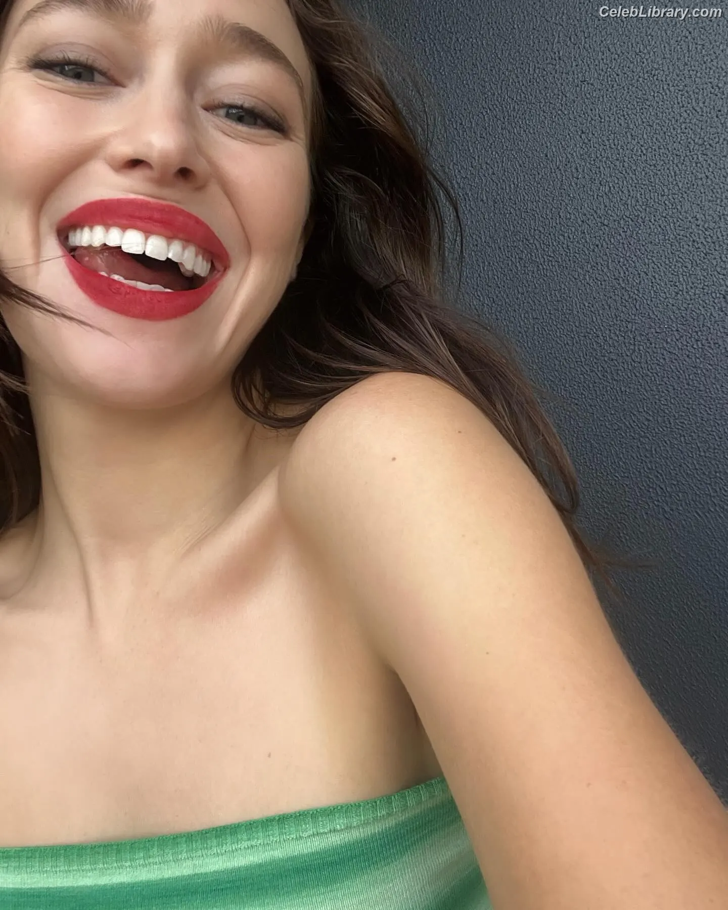 Alycia Debnam Carey photo 12 of 1335