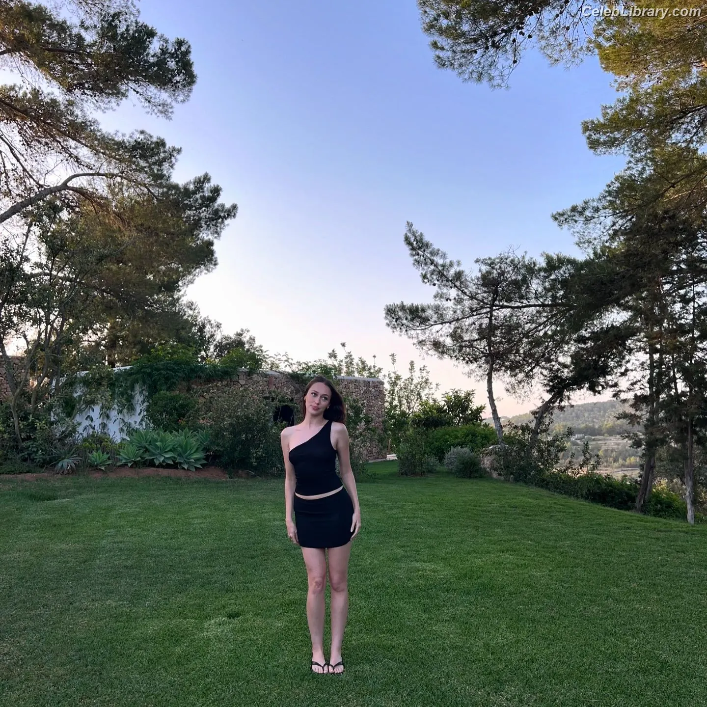 Alycia Debnam Carey photo 20 of 1335